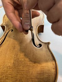 Soundpost measuring gauge for violin or viola.